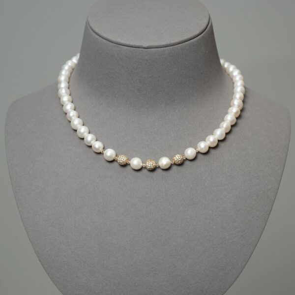 Marie - One Layer Pearl Necklace - Image 4