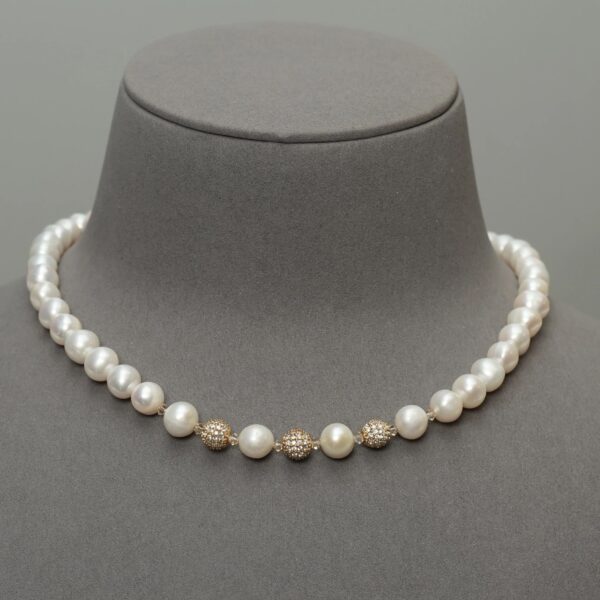 Marie - One Layer Pearl Necklace - Image 5