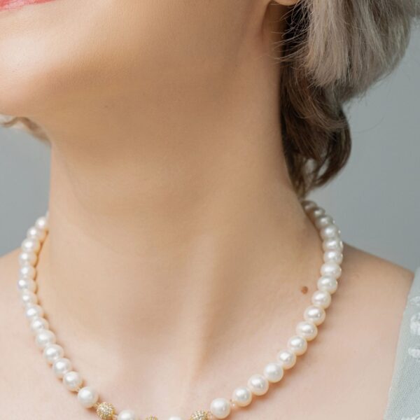 Marie - One Layer Pearl Necklace - Image 2