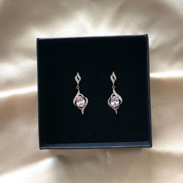Maryam - Dangle Crystal Earring