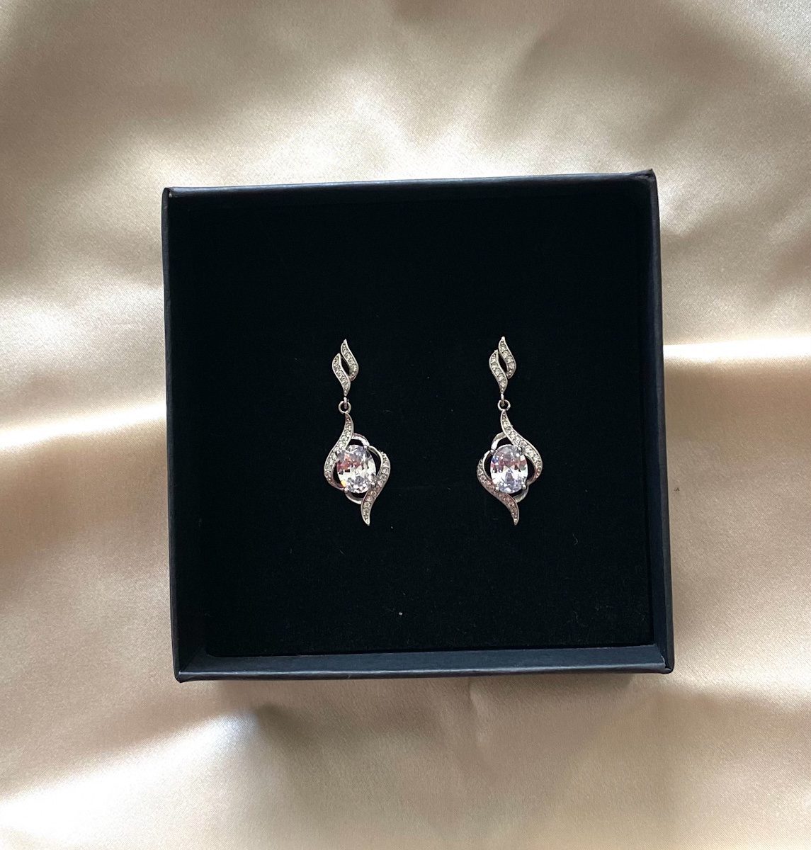 Maryam - Dangle Crystal Earring